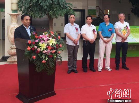 圖為“完美森林資助·青海貧困家庭疝氣患兒手術(shù)康復項目”啟動儀式現(xiàn)場?！＄娦?攝