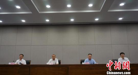 《杭州市深化院前醫(yī)療急救體系建設(shè)三年行動(dòng)計(jì)劃》正式實(shí)施新聞發(fā)布會(huì)?！?jiān)娪?攝