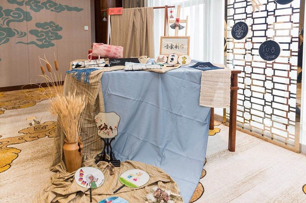 活動現(xiàn)場，臺灣同學(xué)精心展示實習(xí)作品