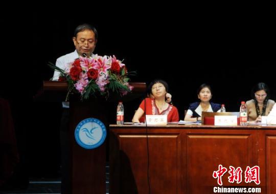 李照國教授在發(fā)言?！∩旰?攝