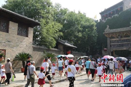 陽城匯聚了集皇城相府、郭峪古城、海會(huì)寺等東方古堡?！“总娚?攝