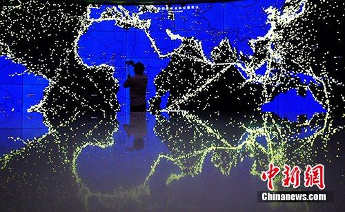 全球船舶實時坐標位置顯示圖奪人眼球。<a target='_blank' href='http://www.chinanews.com/'>中新社</a>記者 湯彥俊 攝