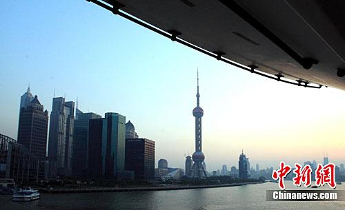 資料圖：上海江邊高樓。<a target='_blank' href='http://www.chinanews.com/'>中新社</a>記者 潘索菲 攝