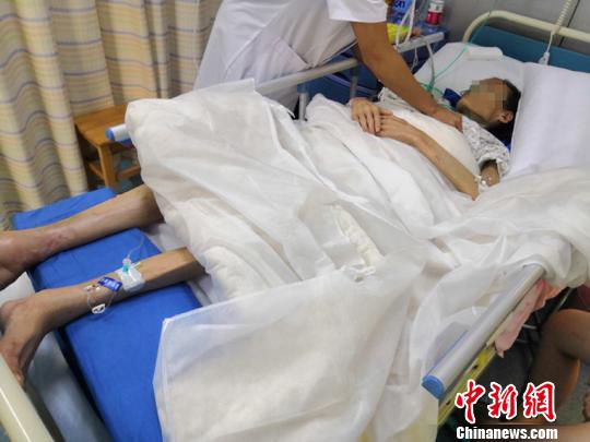 躺在病床上的沈女士體重不足60斤?！￡愯?攝