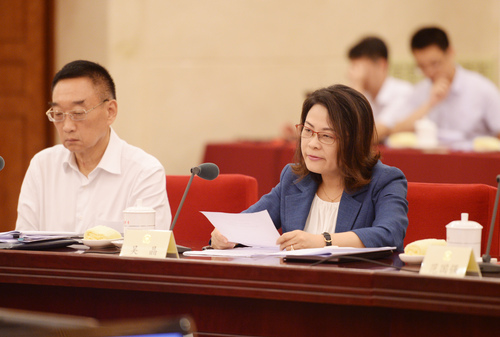 吳晶委員發(fā)言。