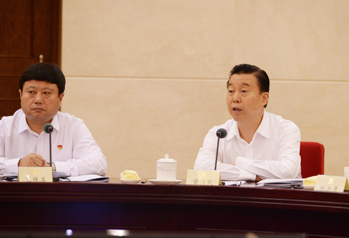 常信民委員發(fā)言。