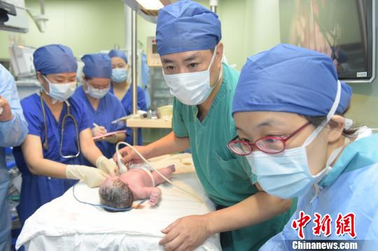 在媽媽子宮內(nèi)接受心臟手術(shù)的寶寶出生宮內(nèi)手術(shù)療效好于預(yù)期
