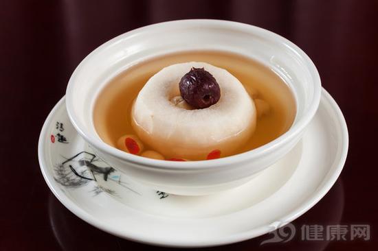 秋季潤(rùn)肺佳品：川貝雪梨燉豬肺