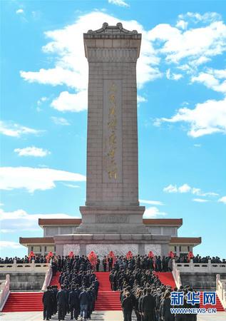 9月30日，烈士紀(jì)念日向人民英雄敬獻(xiàn)花籃儀式在北京天安門廣場隆重舉行。 新華社記者 申宏 攝