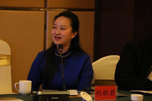 北京青旅領(lǐng)澤基金董事長(zhǎng)胡敏君圍繞文旅業(yè)如何做好投資經(jīng)營(yíng)管理問題發(fā)言。