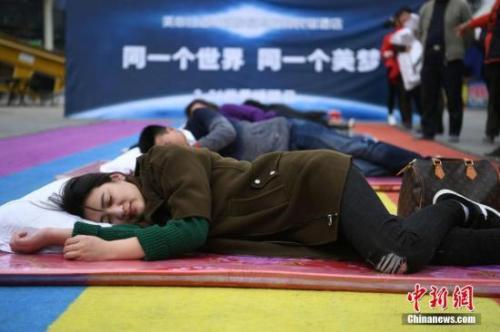 資料圖：重慶某地舉行的“健康睡眠遠(yuǎn)離慢病”主題活動。 陳超 攝