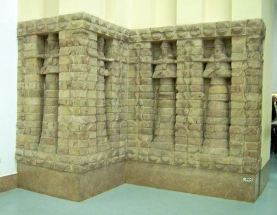 伊什妲爾神廟殘存的前部，加喜特時代（約公元前1500年），德國佩加蒙博物館藏