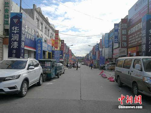 樓市不景氣，燕郊售樓一條街旁邊的建材市場(chǎng)也十分冷清。<a target='_blank' href='http://www.chinanews.com/' >中新網(wǎng)</a>記者 邱宇 攝