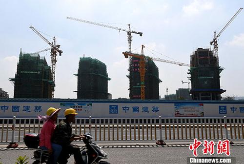 8月10日，福州正在建設(shè)中的房地產(chǎn)樓盤。 <a target='_blank' href='http://www.chinanews.com/'>中新社</a>記者 張斌 攝