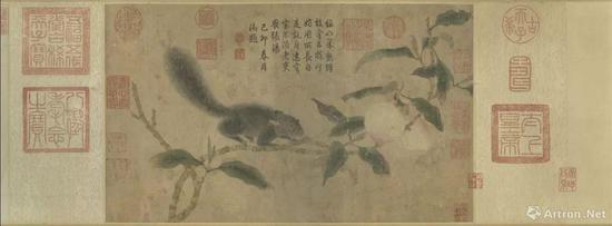 元代錢選《桃枝松鼠》紙本設(shè)色 卷26.3x44.3公分，現(xiàn)藏于臺(tái)北故宮博物院