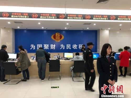 資料圖：北京市東城區(qū)聯(lián)合辦稅服務(wù)大廳?！⑽年?攝