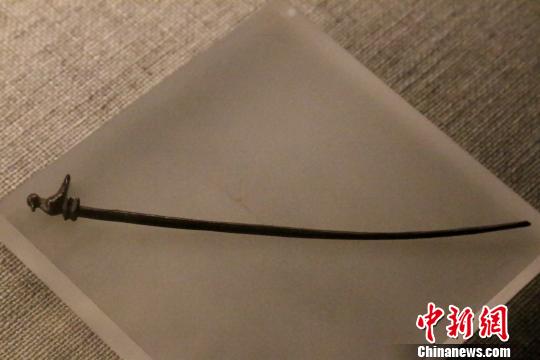 漢代漆鳩杖。　朱建兵 攝