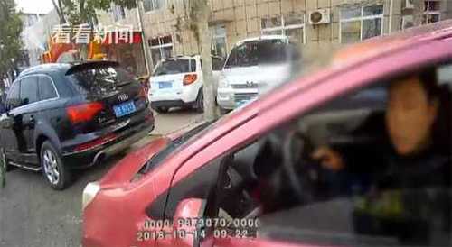 奇葩！男子無(wú)證駕車被查 自稱不知開車需要駕照