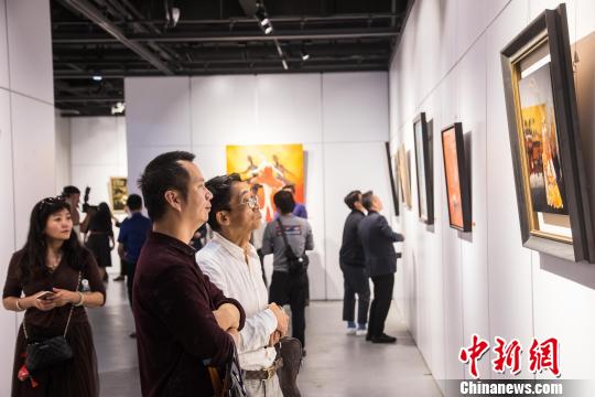 展覽吸引眾多觀眾前來觀看?！±钅宪帯z