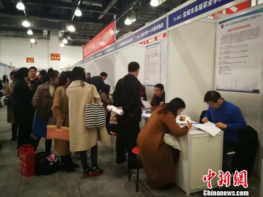 長(zhǎng)三角地區(qū)企業(yè)頗受應(yīng)屆畢業(yè)生歡迎?！≡S婧 攝