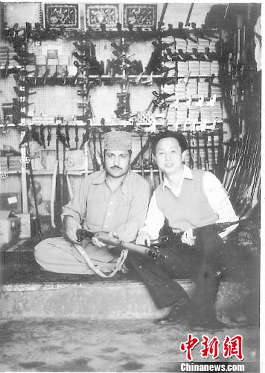 1978年林墉在巴基斯坦寫生?！∈茉L者提供 攝