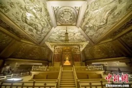 2008年5月7日，龍泉寺院東側(cè)臺(tái)發(fā)掘出一座不晚于武周時(shí)期的佛塔地宮，為了保護(hù)文物遺址，展現(xiàn)唐代佛塔魅力，當(dāng)?shù)卣_(kāi)始復(fù)建這座舍利塔?！№f亮 攝