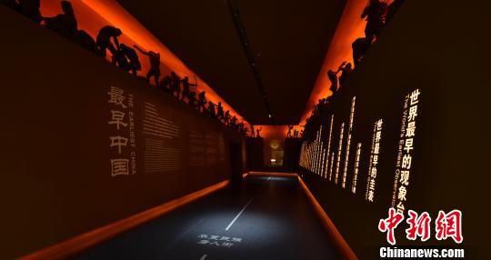 “最早中國(guó)”展示陶寺在中國(guó)歷史上的24個(gè)之最。　任麗娜 攝