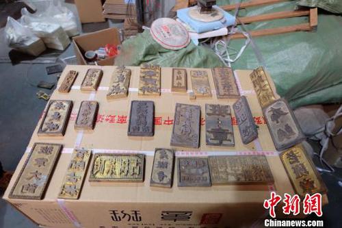 圖為查獲的燙字模具。云南省市場監(jiān)督管理局供圖