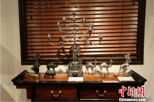 以色列藝術(shù)大師創(chuàng)作的銀器。 供圖