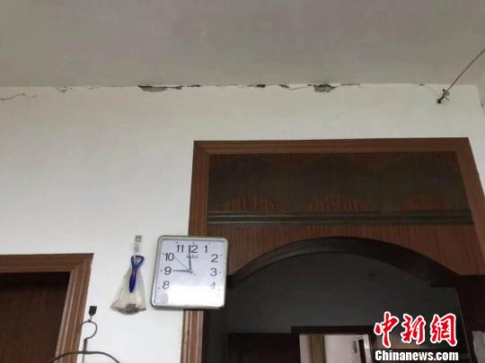 地震后房屋受損。　珙縣宣傳部供圖 攝