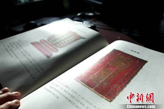 圖為“小故宮”青海瞿曇寺內(nèi)明朝年間題有“獨尊”二字的木匾?！?zhí)砀?攝
