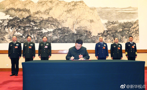 1月4日上午，中共中央總書記、國家主席、中央軍委主席習近平簽署中央軍委2019年1號命令，向全軍發(fā)布開訓動員令。（文字記者：李宣良、梅世雄 攝影記者：李剛）