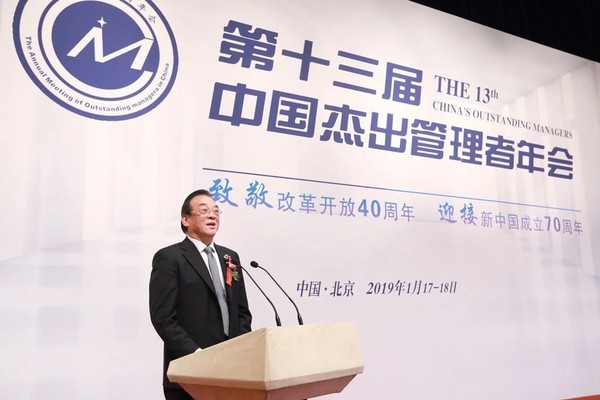 第十二屆全國政協(xié)經(jīng)濟委員會副主任石軍作題為“中國經(jīng)濟轉(zhuǎn)型方法論”的重要報告，對當(dāng)下社會各界最為關(guān)心的中國經(jīng)濟轉(zhuǎn)型方向、模式、動力、路徑等進行了詳細(xì)的解讀和分析。