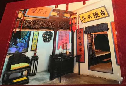 張貼春聯(lián)，懸掛宮燈的養(yǎng)心殿東次間照片。