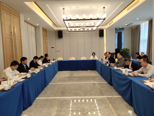 1月30日，廣西壯族自治區(qū)政協(xié)十二屆二次會議第十一組臨時黨支部學(xué)習(xí)。肖亮升攝