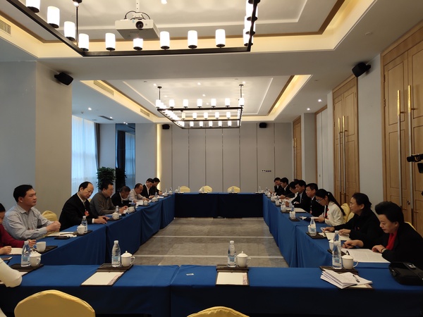1月30日，廣西壯族自治區(qū)政協(xié)十二屆二次會議第十一組臨時黨支部學(xué)習(xí)。肖亮升攝1