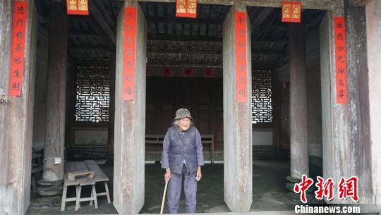 侯家大院90歲的吳桂蘭奶奶。　符宇群 攝