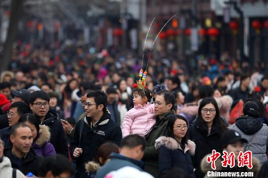 南京夫子廟廣場上人頭攢動?！°蟛āz