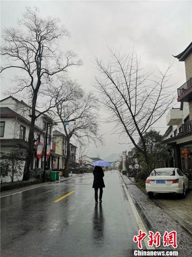 江南地區(qū)持續(xù)陰雨寡照天氣。　張煜歡 攝
