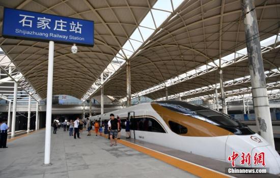 資料圖：“復(fù)興號”動車組在京津冀區(qū)域上線運行。<a target='_blank' href='http://www.chinanews.com/'>中新社</a>記者 翟羽佳 攝