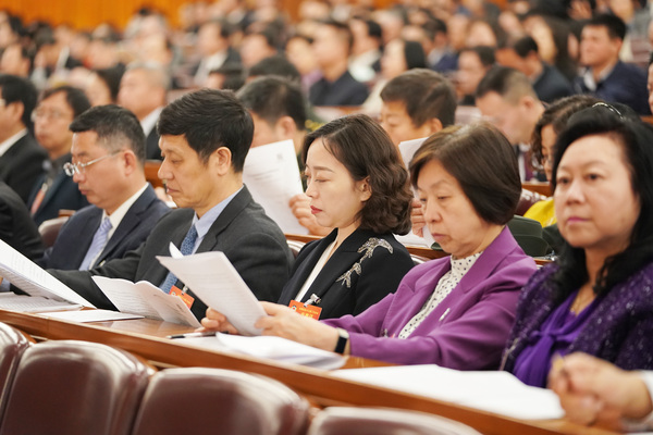 2019年3月3日下午3時(shí)，全國政協(xié)十三屆二次會議在人民大會堂開幕。   本報(bào)記者 賈寧攝1
