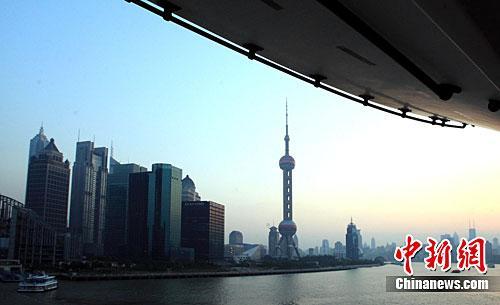 上海下調(diào)增值稅附加稅稅率。上圖為資料圖。<a target='_blank' href='http://www.chinanews.com/'>中新社</a>記者 潘索菲 攝
