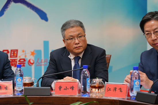 曾小峰   中華醫(yī)學會風濕病學戶主任委員、北京協(xié)和醫(yī)院風濕免疫科主任