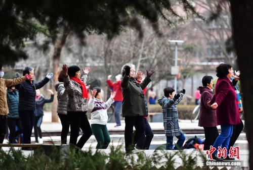 資料圖：2018年3月，石家莊市出現(xiàn)“倒春寒”。 <a target='_blank' href='http://www.chinanews.com/'>中新社</a>記者 翟羽佳 攝