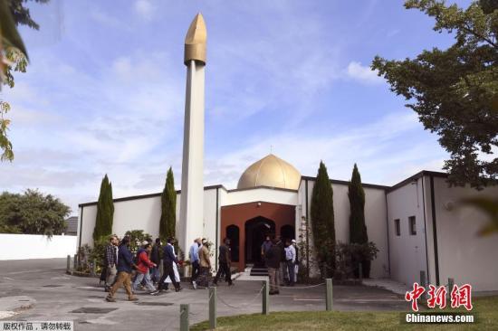 當?shù)貢r間2019年3月23日，新西蘭克賴斯特徹奇，努爾(Al Noor)清真寺重新開放。當?shù)貢r間22日下午，新西蘭克賴斯特徹奇舉行了全國默哀儀式，哀悼克賴斯特徹奇槍擊事件中的罹難者，新西蘭總理阿德恩和上萬名新西蘭民眾參加了默哀儀式。22日下午和晚間，新西蘭全國還將舉行多場悼念儀式，緬懷槍擊事件遇難者。本月15日，克賴斯特徹奇市兩座清真寺發(fā)生嚴重槍擊事件，造成50人死亡、50人受傷。