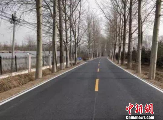 為保障世園會(huì)召開(kāi)，延慶實(shí)施了百康路、延農(nóng)路和東姜路改建工程和延康路、康張路提級(jí)改造項(xiàng)目。圖為延農(nóng)路。北京市延慶區(qū)供圖