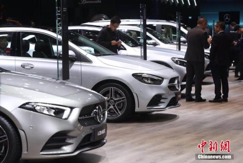 上海車展首個媒體日，奔馳展位。張亨偉 攝