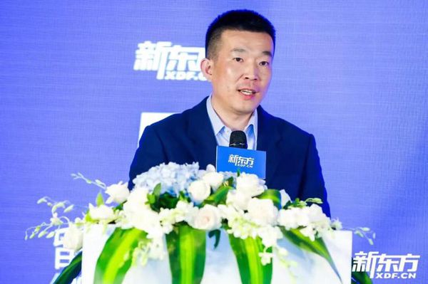 新東方教育科技集團助理副總裁、新東方前途出國總裁   孫濤在發(fā)布會上致辭。