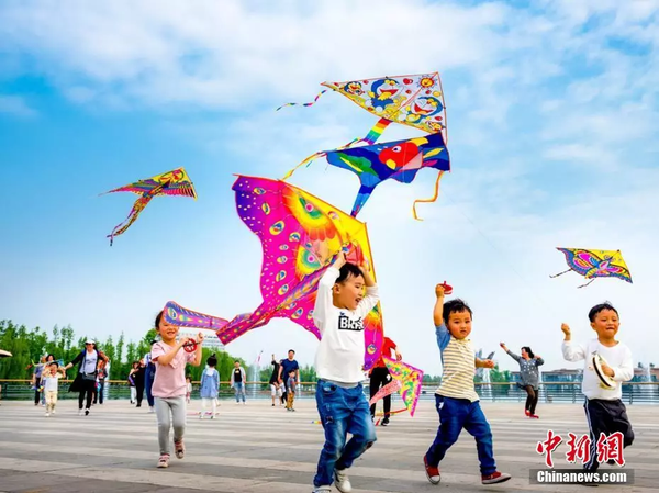 2018年4月拍攝的德陽什邡市北京小學(xué)學(xué)前班孩子們在雍湖公園春游。 賈躍紅 攝