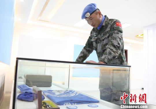 卞龍?jiān)俅蝸淼缴炅亮亮沂考o(jì)念廳?！钤傩?攝